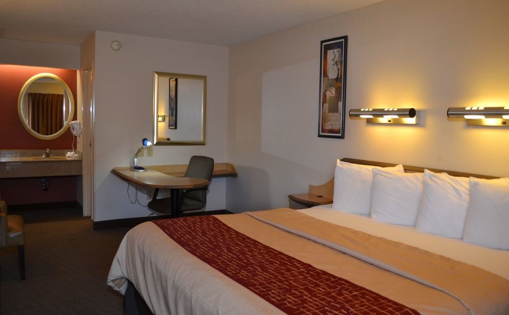 Red Roof Inn Merrillville Exterior photo