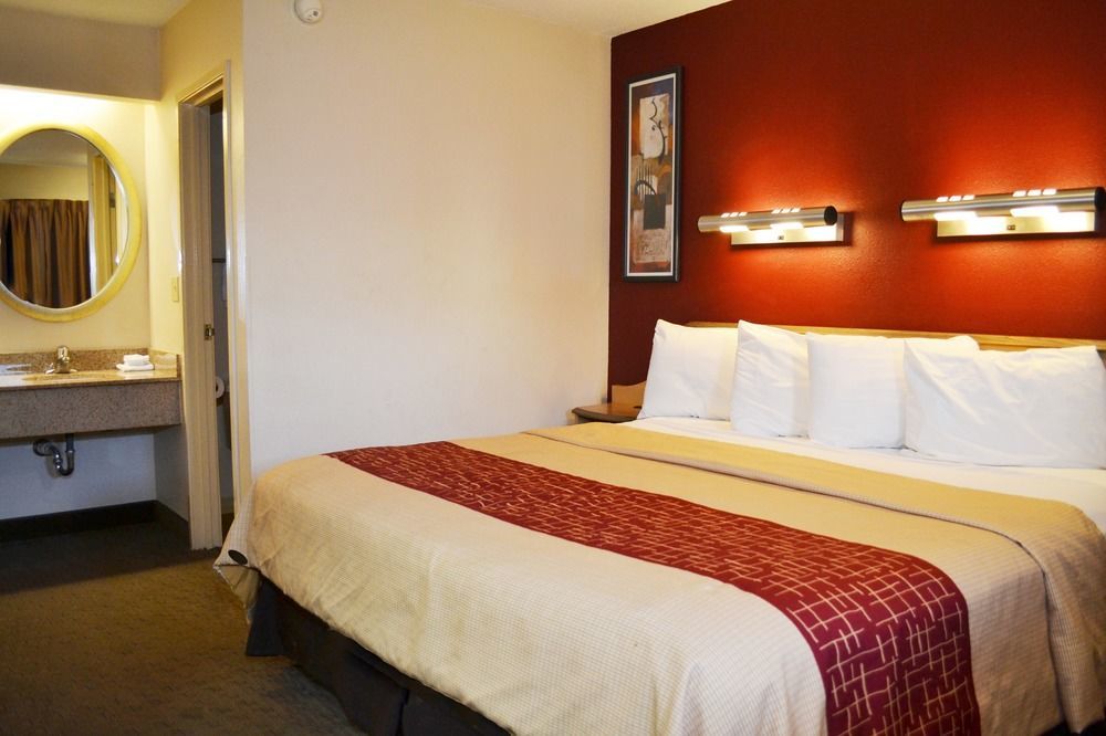 Red Roof Inn Merrillville Exterior photo